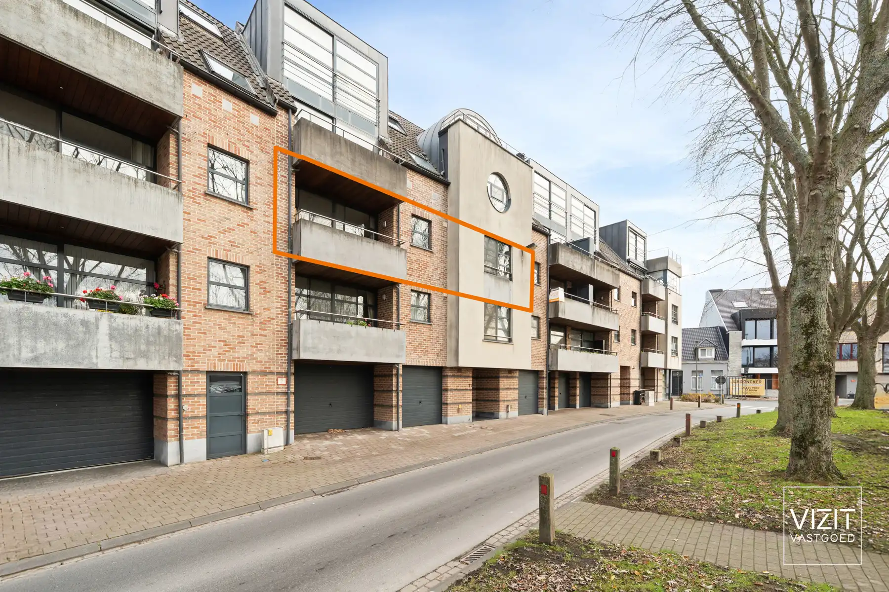 Appartement met twee slaapkamers en garage foto {{pictureIndex}}