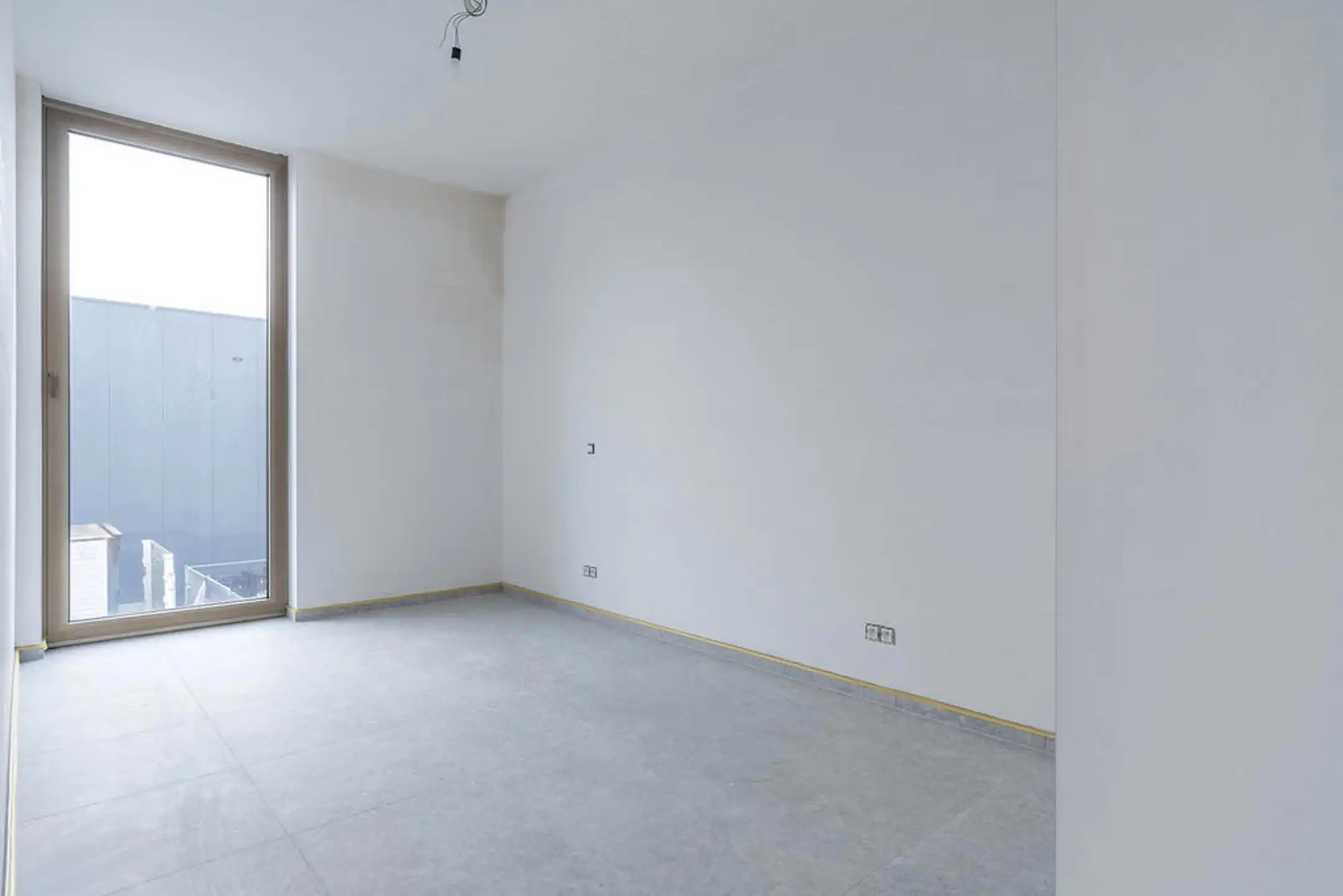 Modern 2-slpk app met terras en autostaanplaats. foto 13