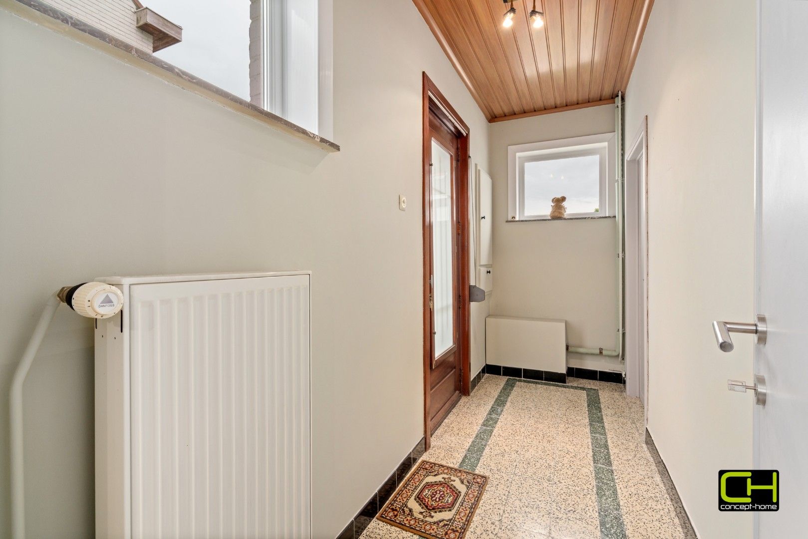 Lichtrijke woning met veel potentieel te koop in Sleidinge foto 7