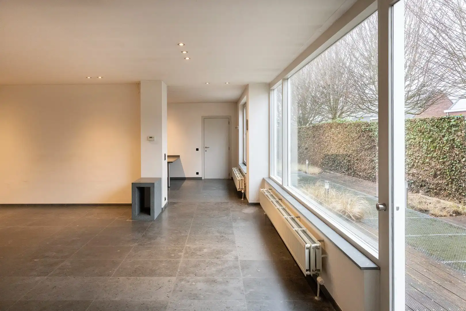 Woning met grote garage en mogelijk kantoor of praktijk. foto 9