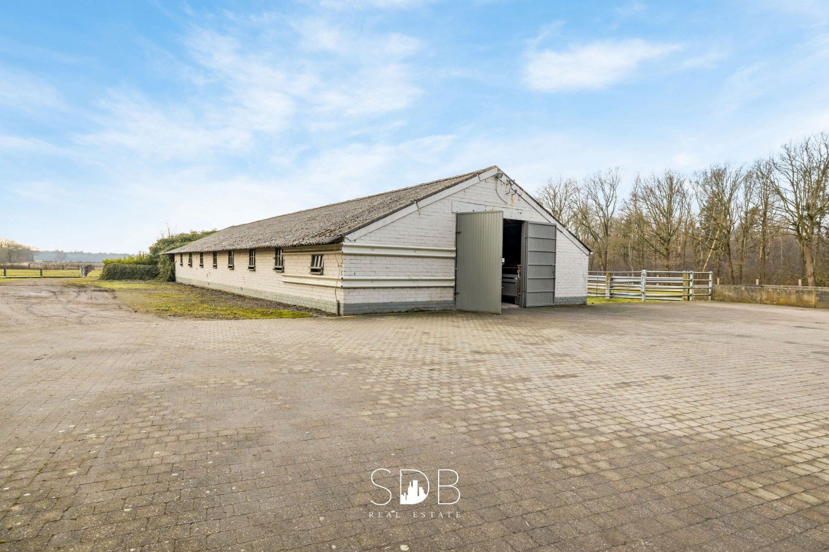 Authentieke hoeve met diverse bijgebouwen en graslanden op 93.155m² foto 40