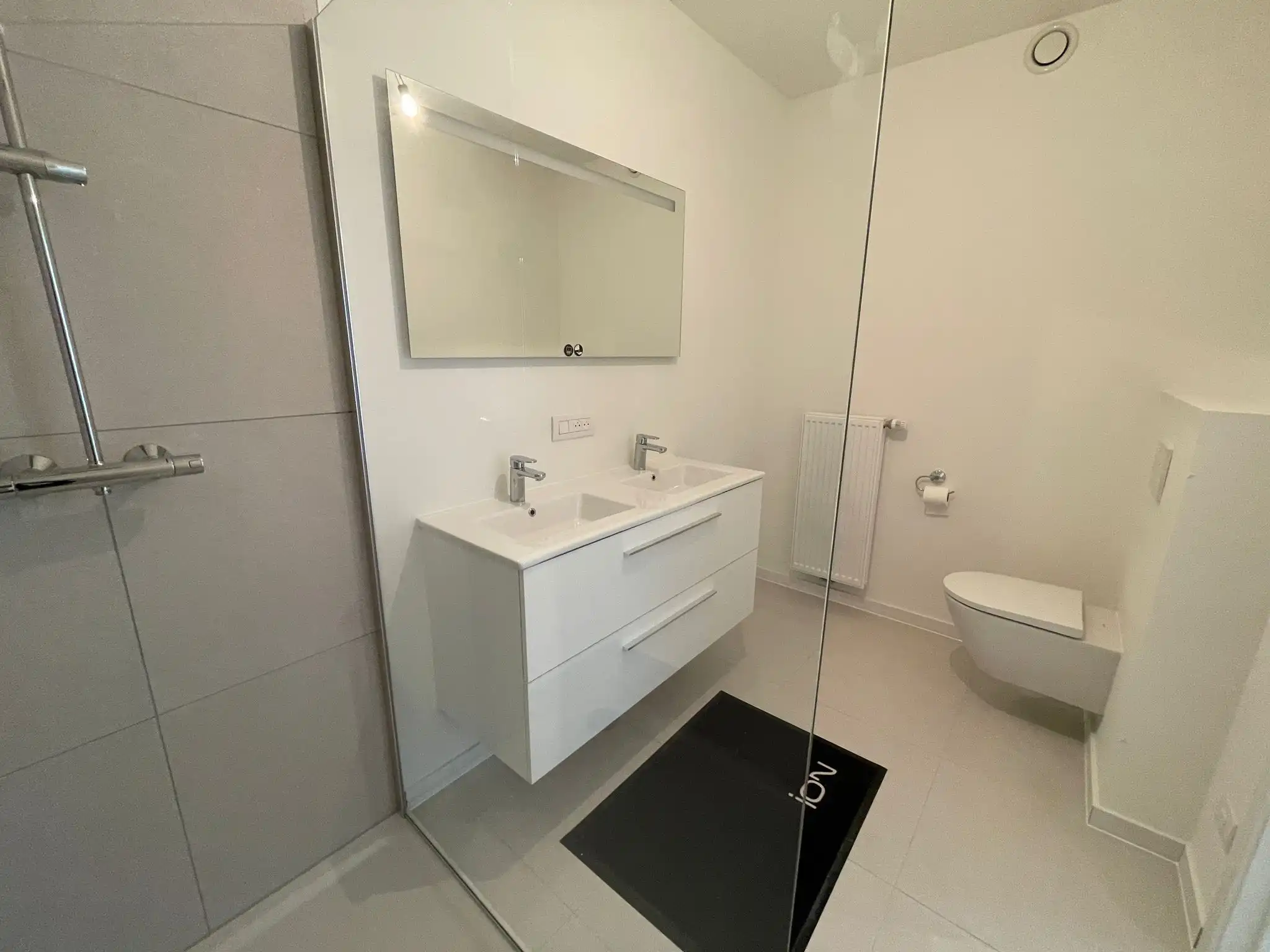 Mooi en recent appartement met 2 slpks. en parkeerplaats foto 12