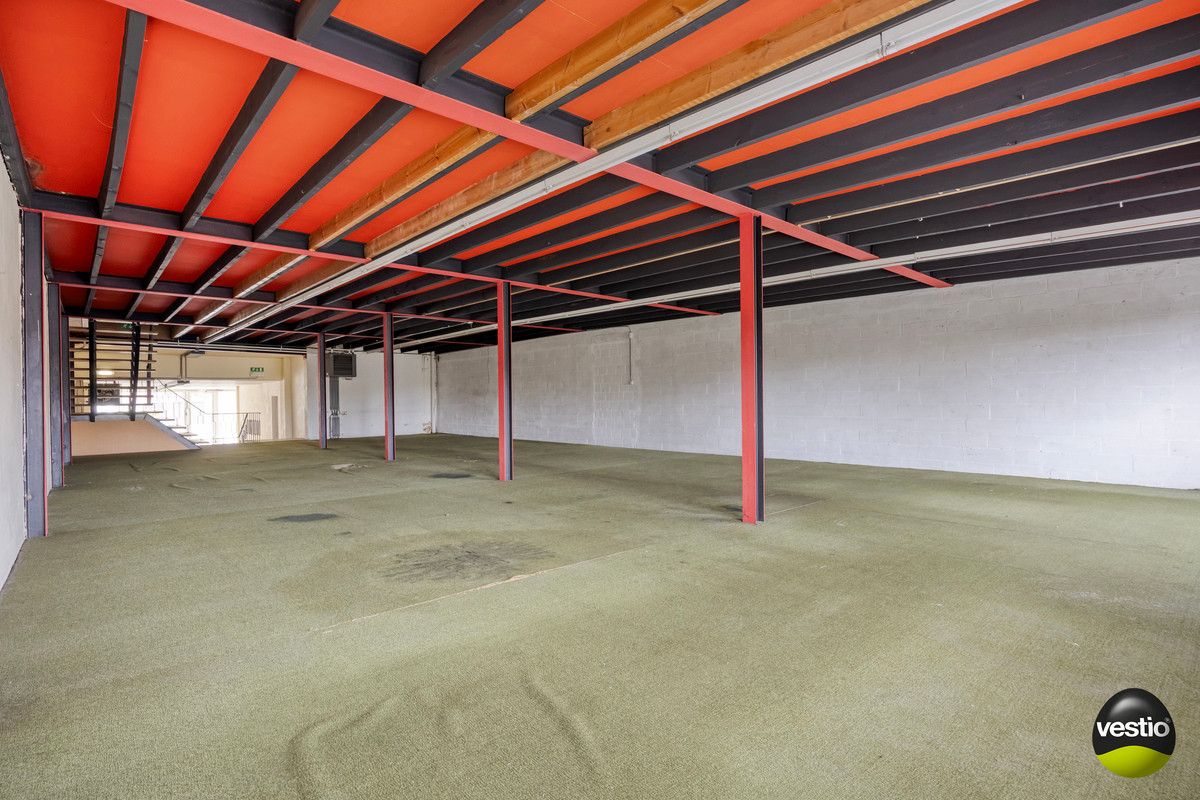 HANDELSPAND MET WOONST TE HOESELT NABIJ CENTRUM EN E313. foto 8