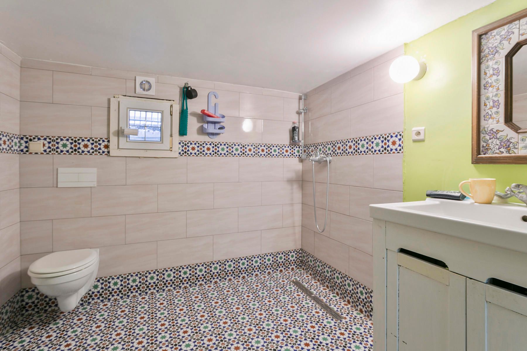 Karaktervol opbrengstgebouw op toplocatie in Ronse! foto 27