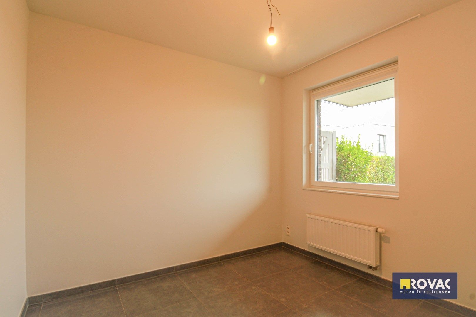 Gelijkvloers appartement met tuin en garage! foto 7