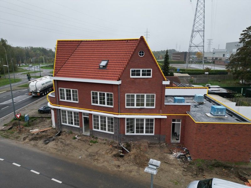 VOLLEDIG GERENOVEERDE DUPLEX VAN 120M2 MET 3SLPKS - LANAKEN foto {{pictureIndex}}