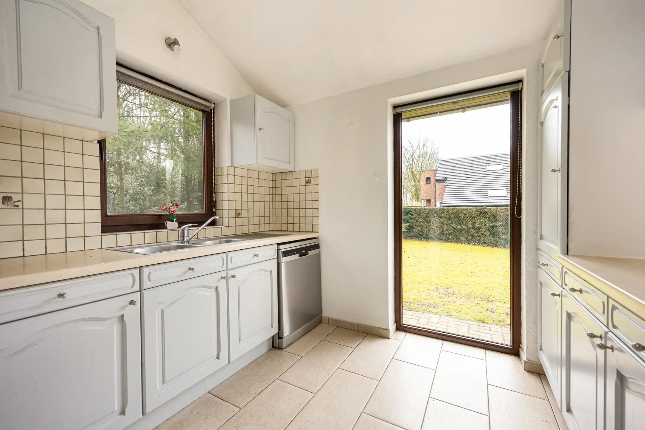 Te renoveren laagbouw gelegen op groot perceel te Merksplas. foto 15