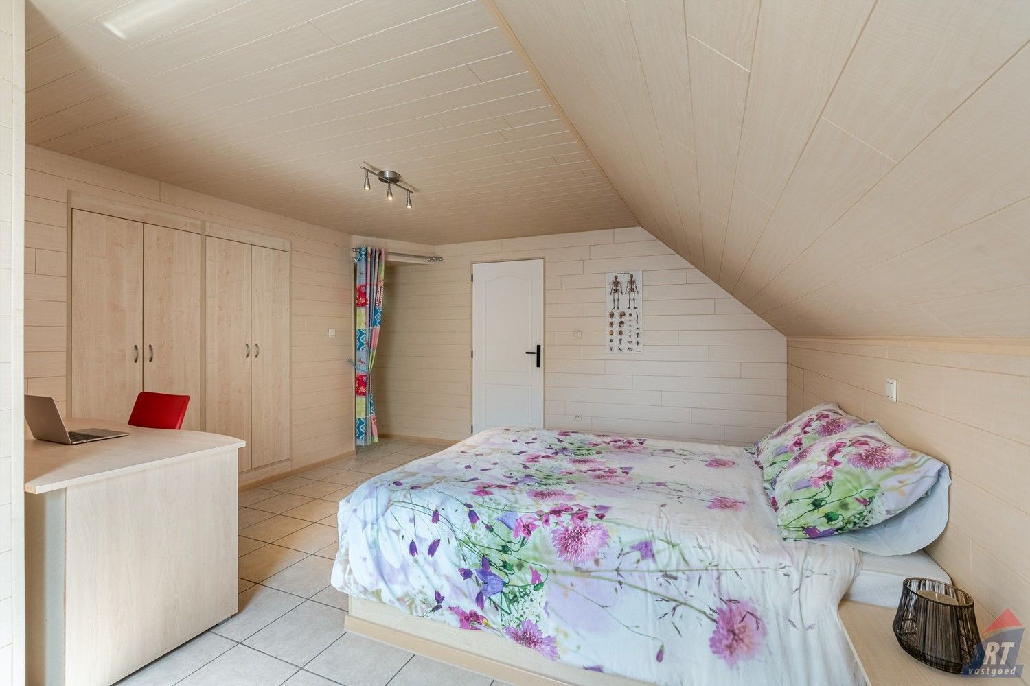 Ruime instapklare woning met grote tuin, zonnepanelen en prachtig uitzicht in Sint-Truiden foto 14