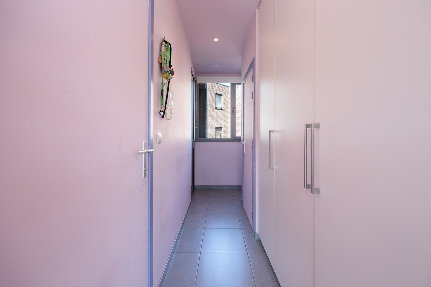 Centraal gelegen 1-slaapkamerappartement op eerste verdieping van een klein gebouw foto 9