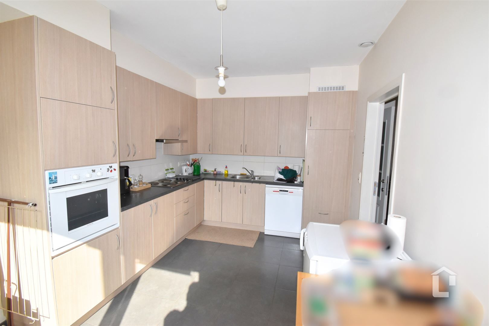 Ruim, recent gelijkvloers appartement in centrum Sint-Denijs-Westerm foto 5