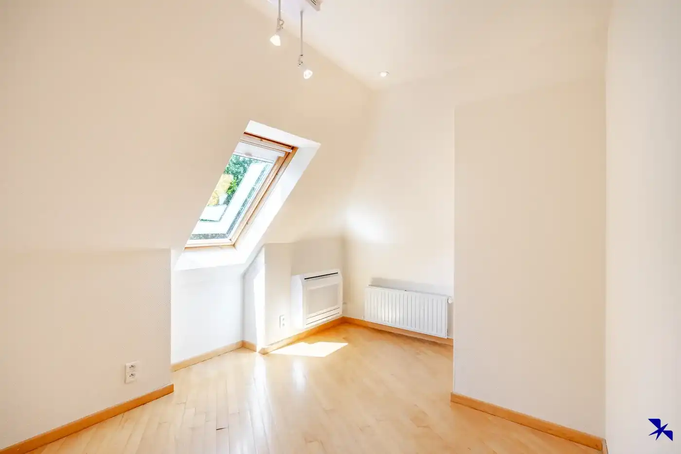 Karaktervolle villa met 5 slpks, dubbele garage en tuin foto 17