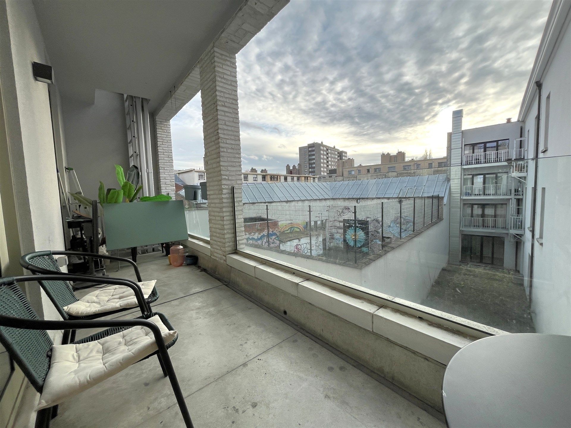 licht appartement met 1 slaapkamer en terras nabij 't Zuid! foto 9