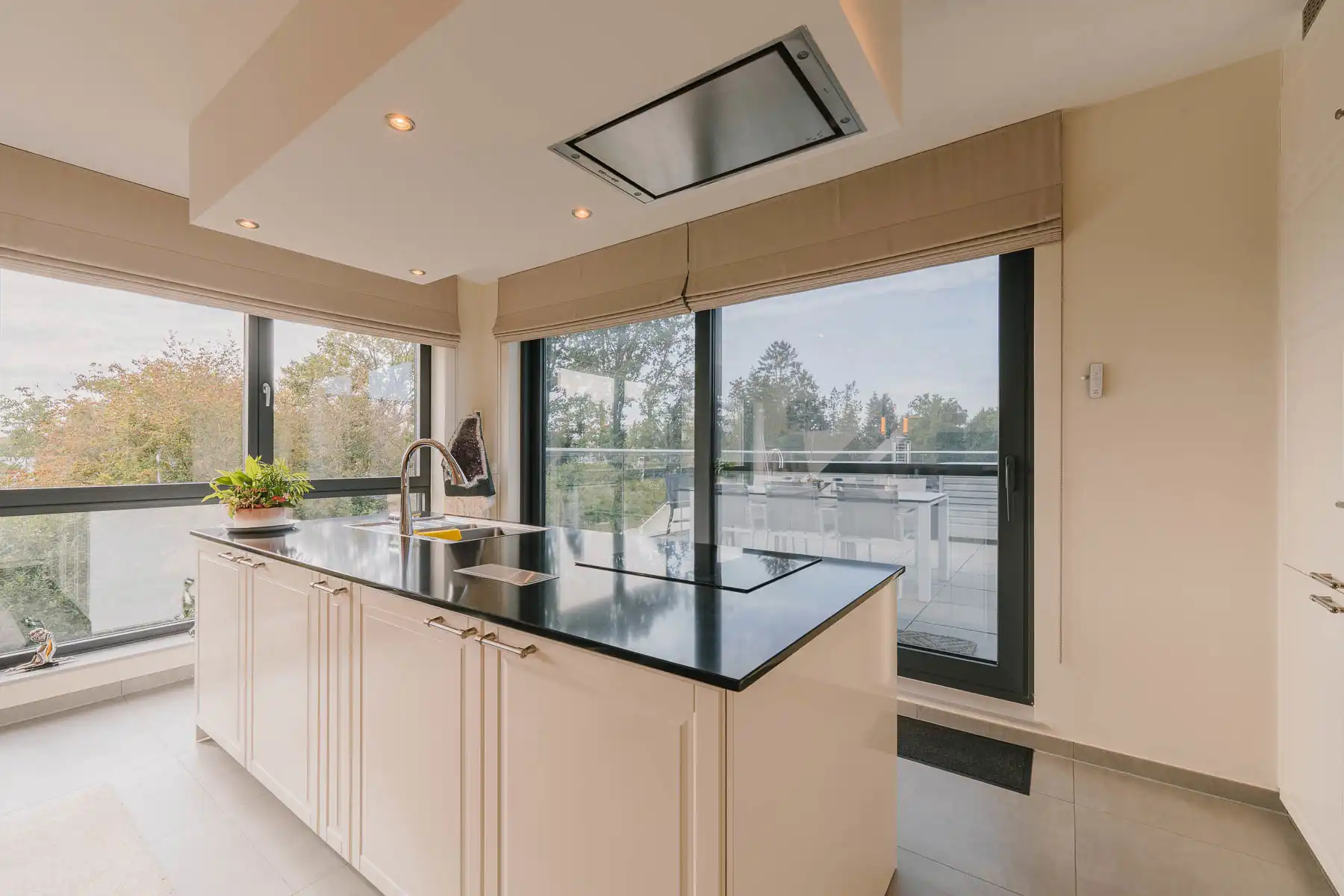 Prachtige penthouse met riant terras foto 28
