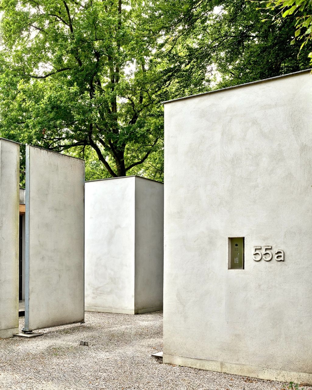 Architecturale laagbouwvilla met binnenzwembad en unieke beleving met het omliggende landschap. foto 2