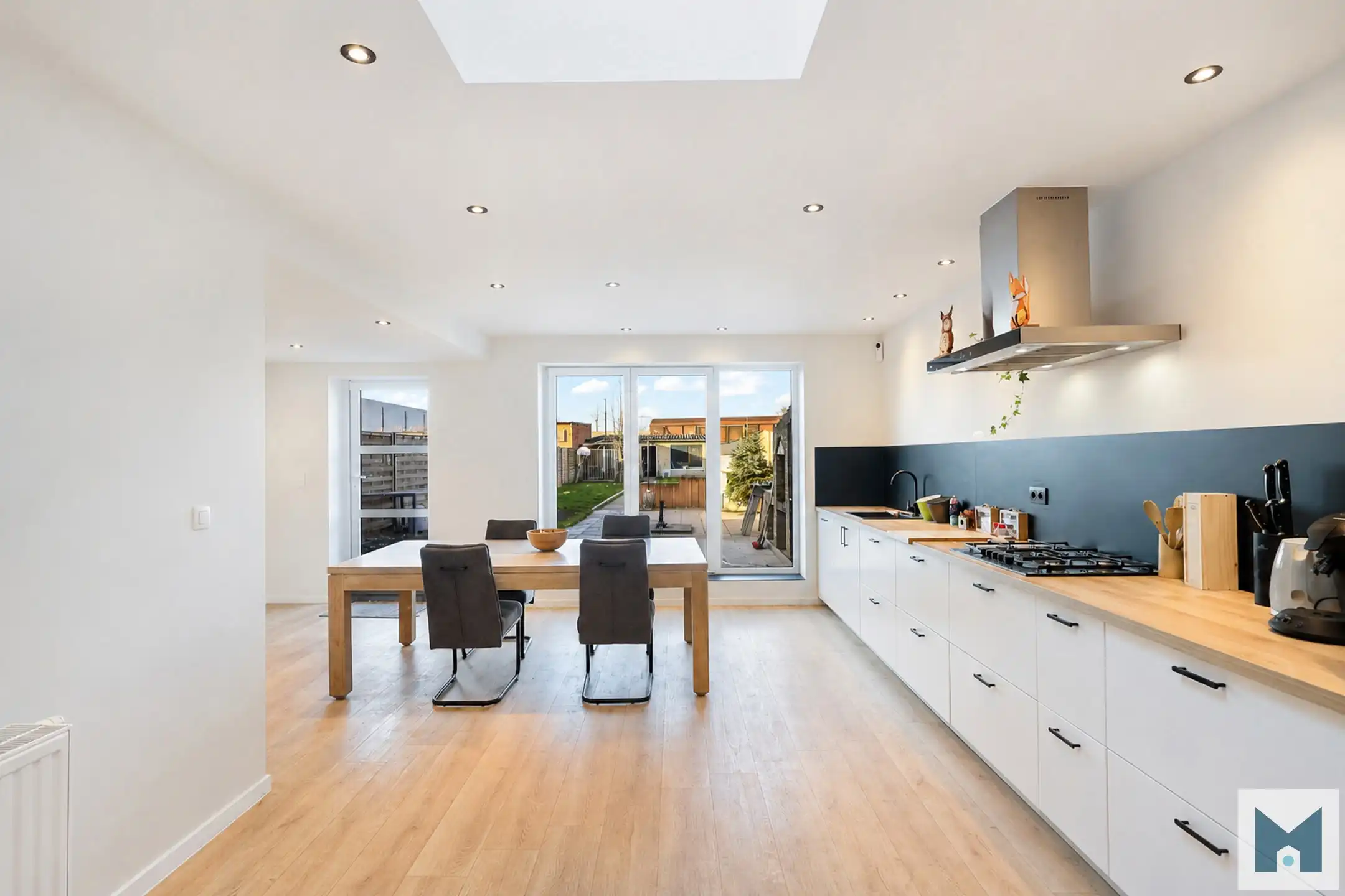 Vernieuwde, energetische woning met 5 slpks te Baasrode! foto {{pictureIndex}}