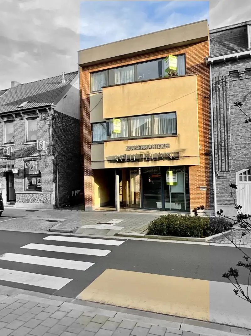 Opbrengsteigendom met handelspand en 2 appartementen met 2 slaapkamers foto {{pictureIndex}}