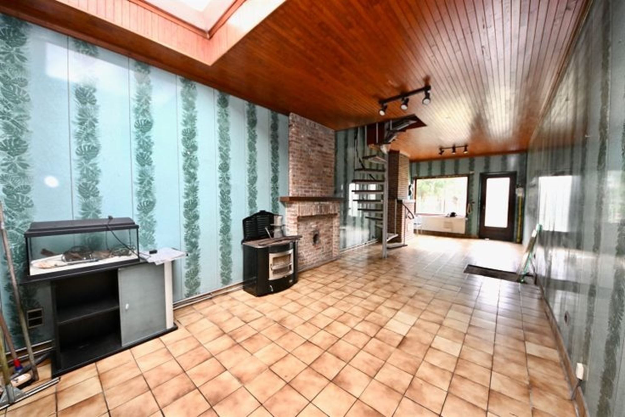 Te renoveren woning met 2 slaapkamers en tuin. foto 5