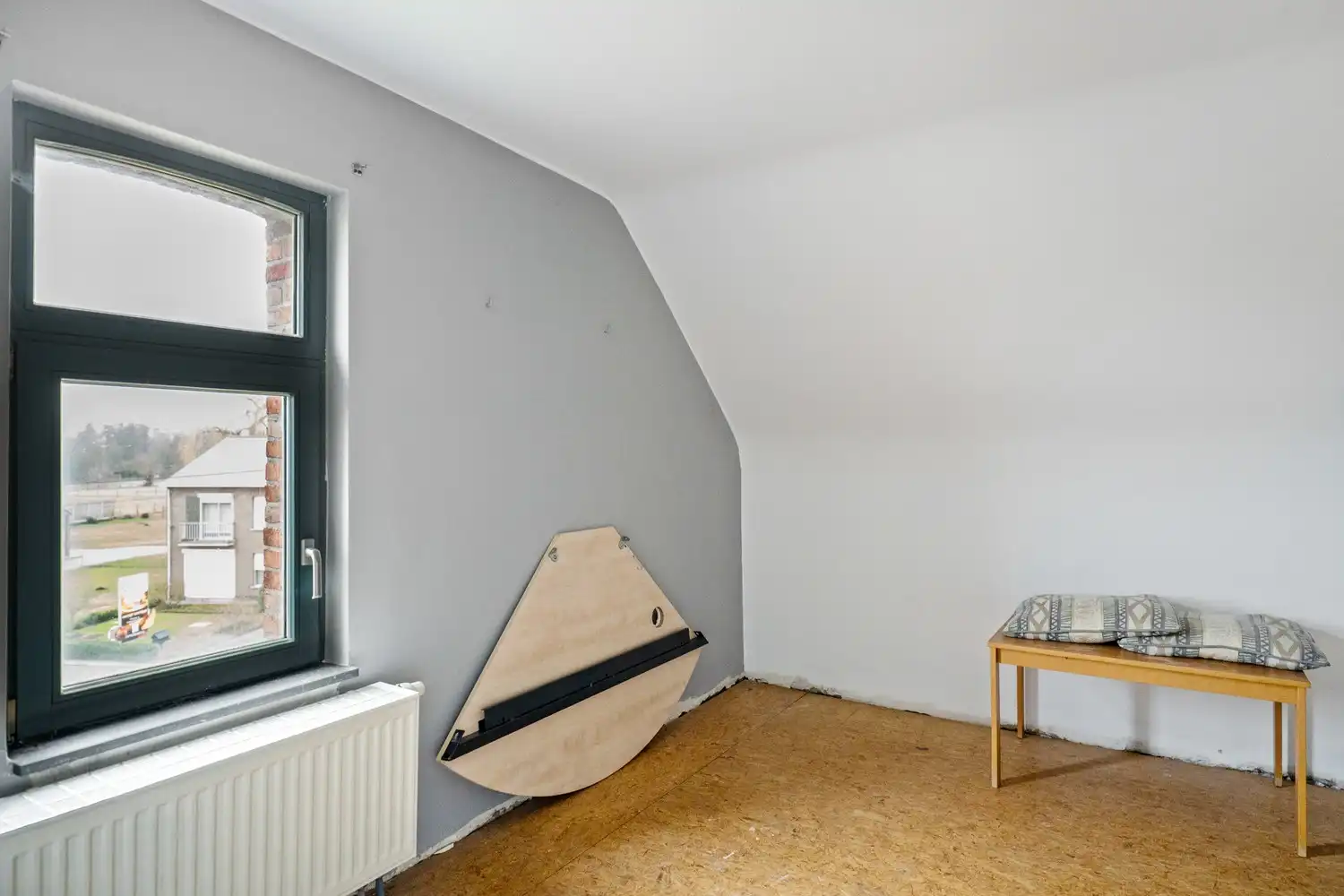 Zonevreemde woning met magazijn te Putte foto 20