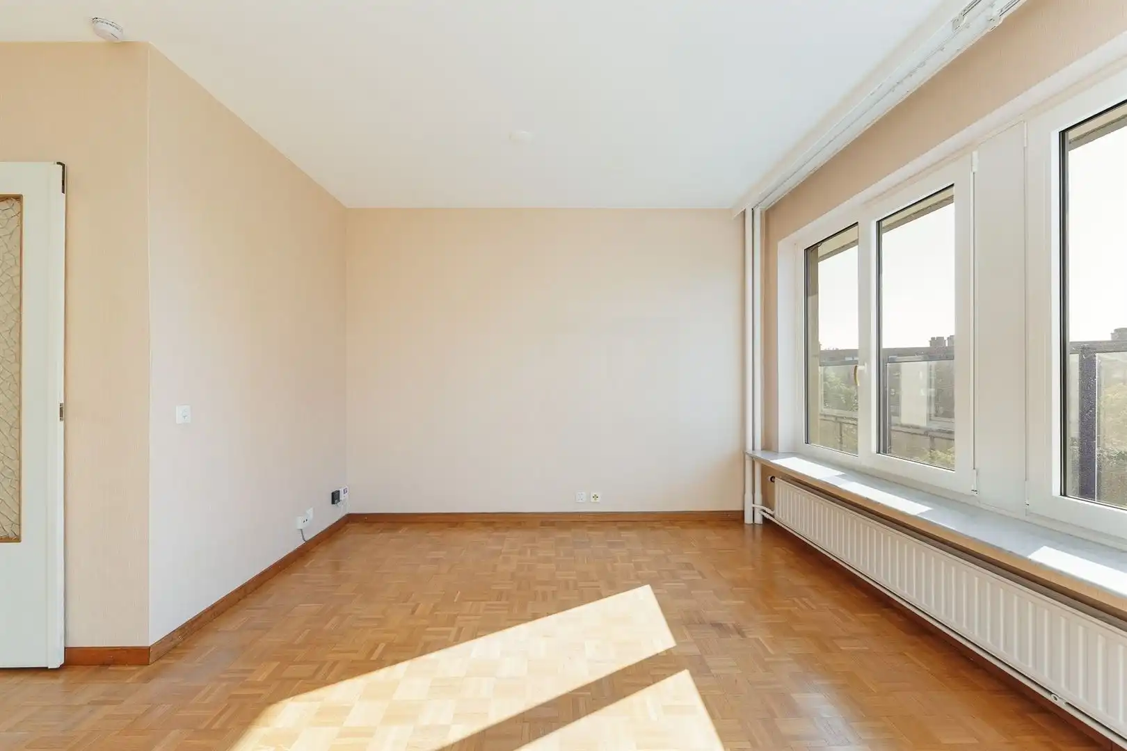 Lichtrijk appartement met panoramisch uitzicht, groot terras en parking foto 10