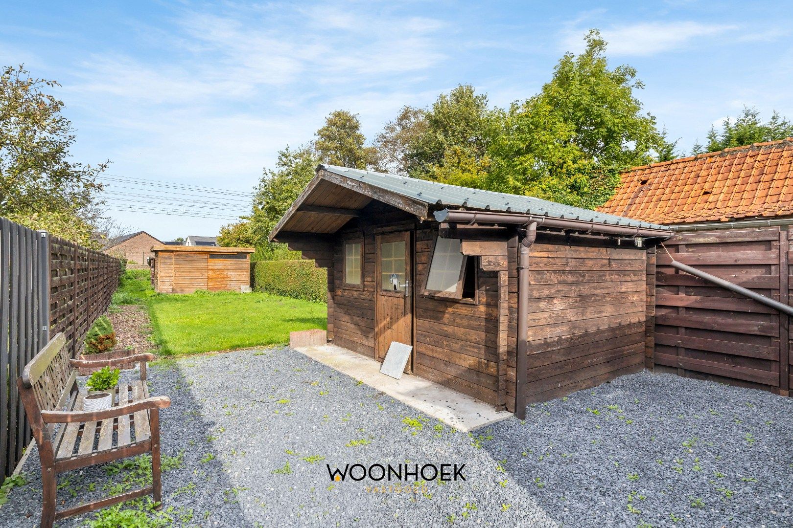 Halfopen bebouwing met 3 slaapkamers & zij-ingang.  foto 3