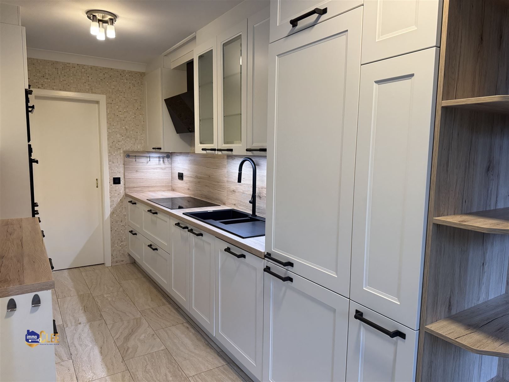 Ruim gerenoveerd appartement op het Sint-Martenplein foto 9
