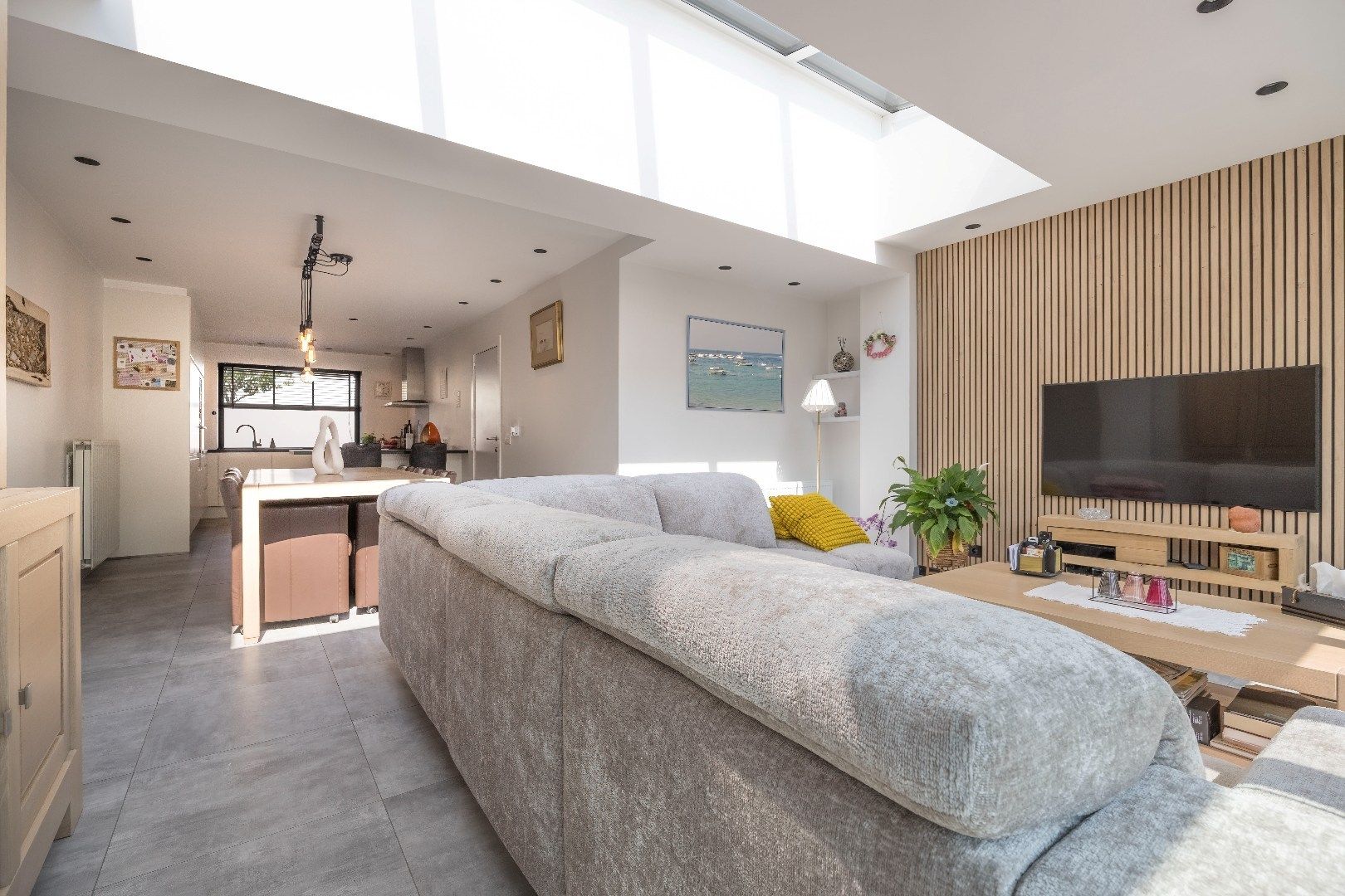 Top gerenoveerde woning met uitzonderlijke lichtinval in het hartje van Heist foto 3
