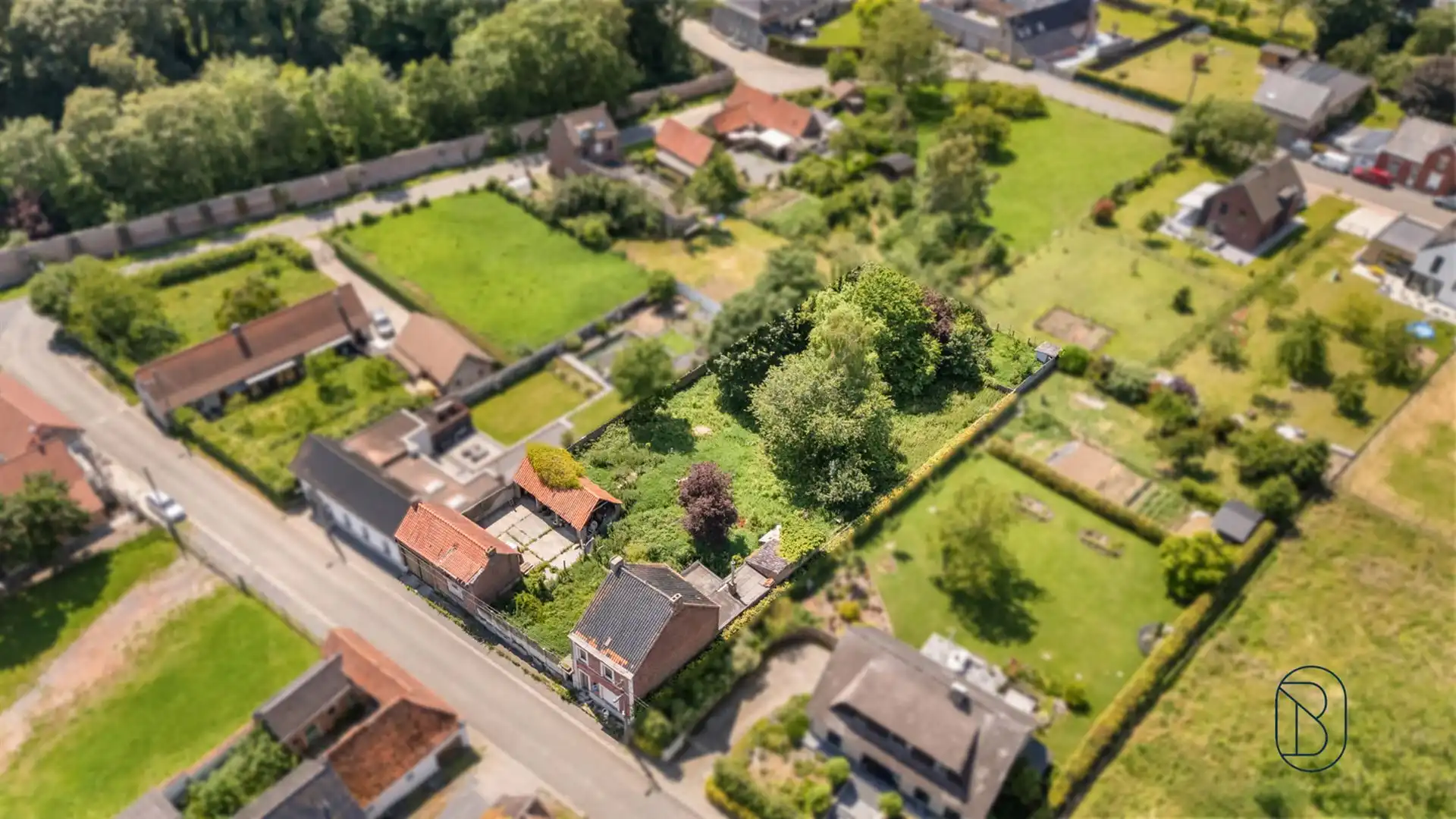 Totaal te renoveren woning met bijgebouwen op 1570m2 foto 24