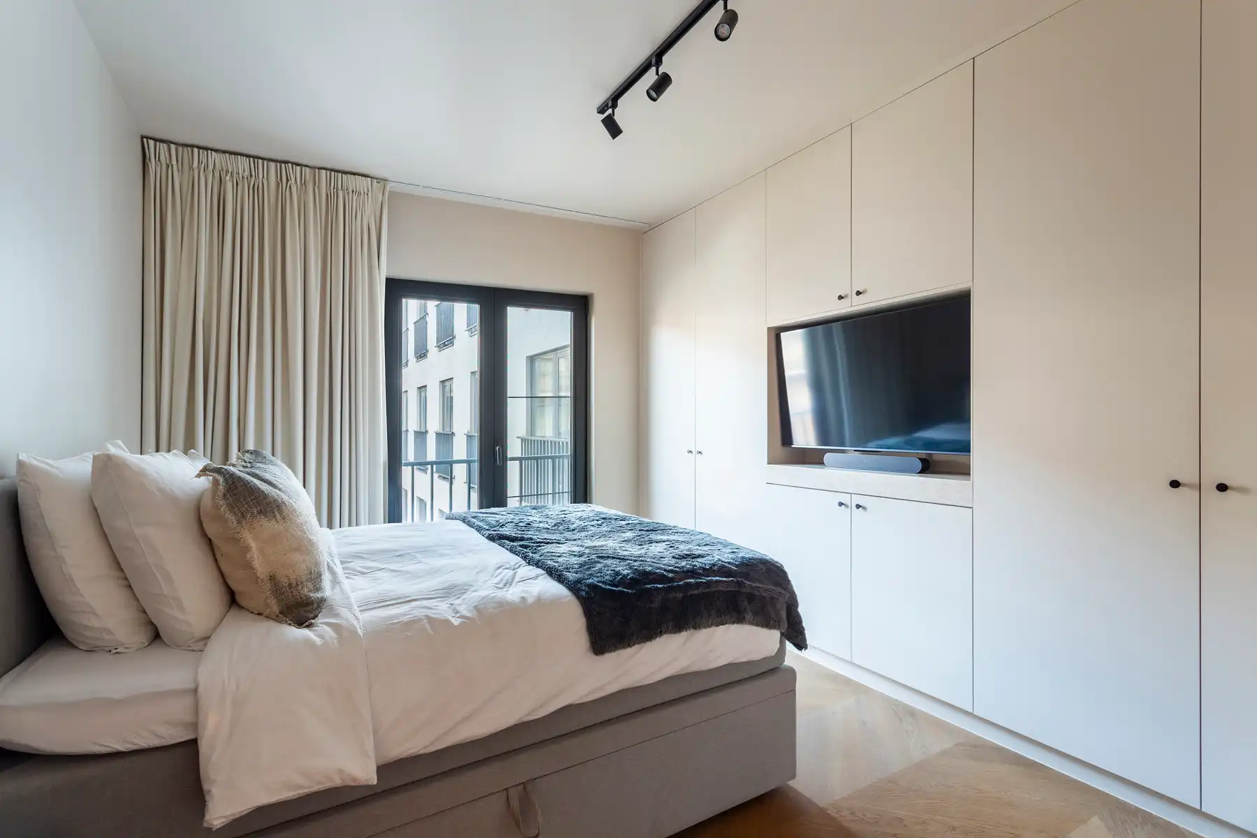 Elegant gerenoveerd appartement met terras foto 6