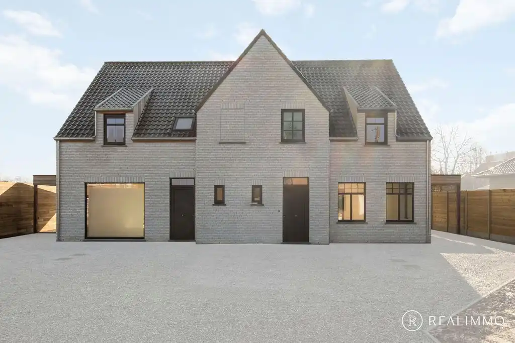 Halfopen nieuwbouwwoning met grote tuin in landelijke stijl in Kerkhove foto 2
