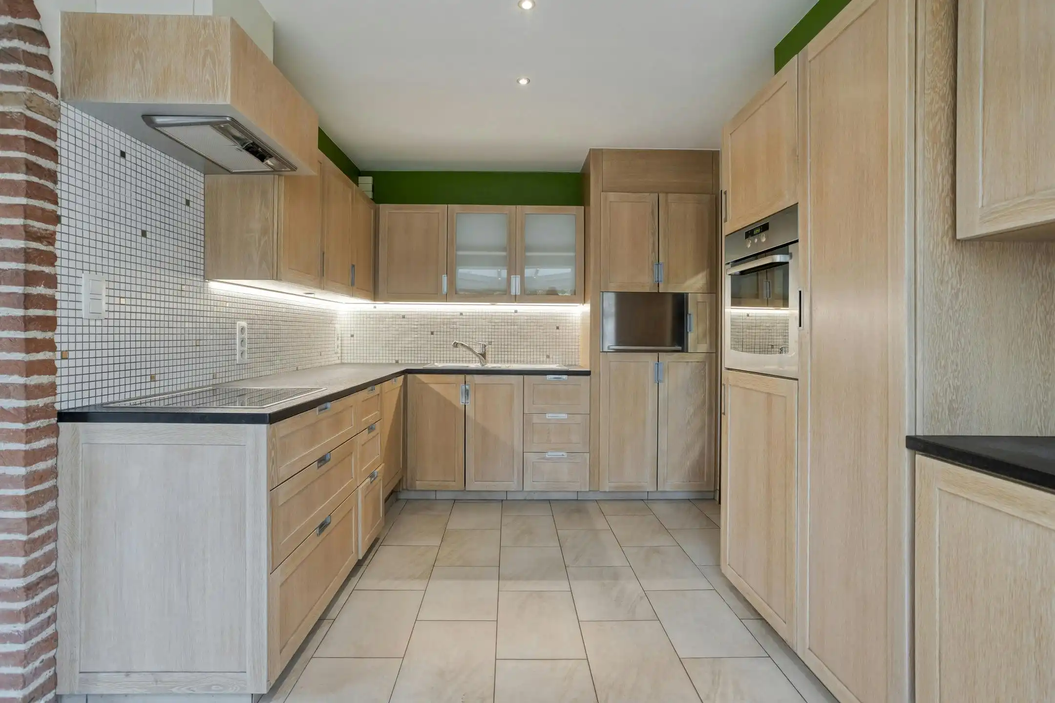 Huis met 2-3 slaapkamers, garage en loods (180m²) in Assebroek  foto 7