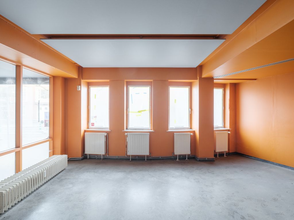 Handelsruimte met groot volume op wandelatsand van het station Gent-Sint-Pieters foto 2