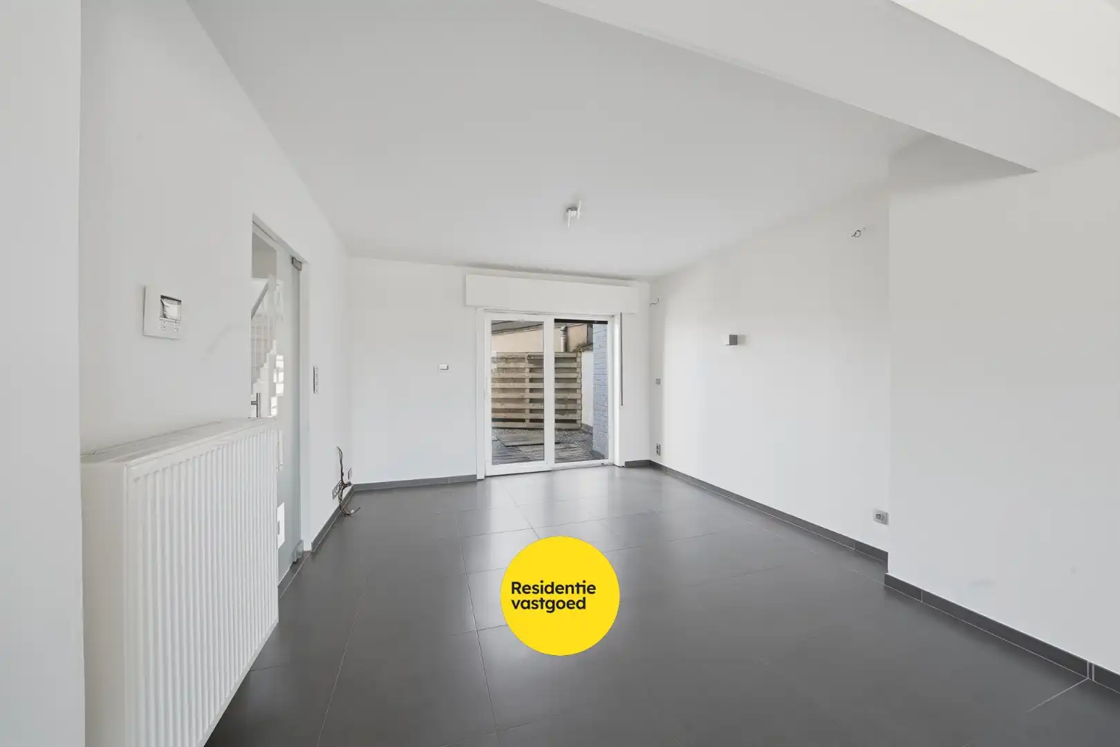 Volledig gerenoveerde bel-étage met 2 slaapkamers en ruime garage te Oostende foto 8