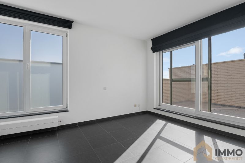 Te huur centrum Roeselare prachtig luxueus dakappartement met 2 zonnige terrassen. foto 12