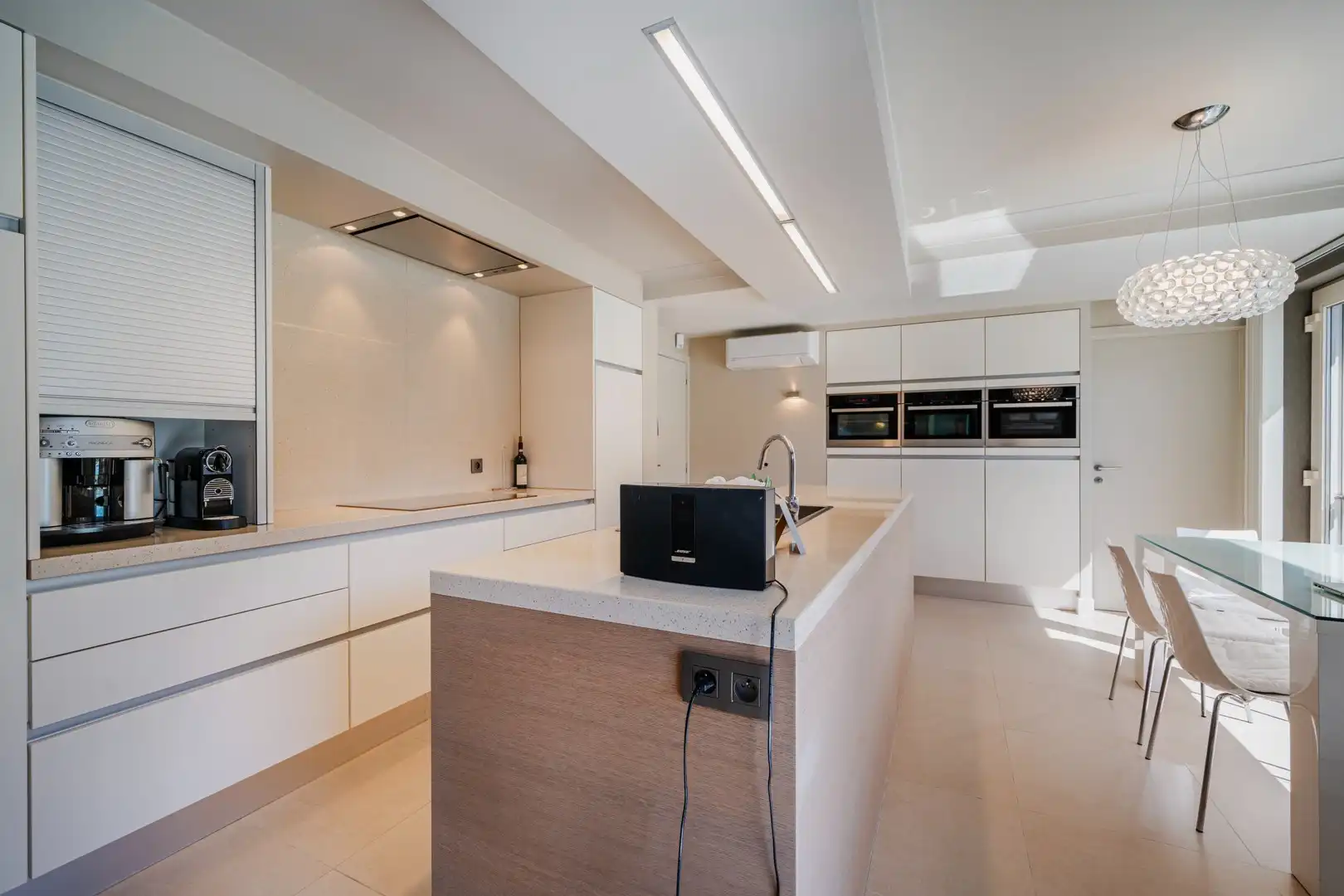 Charmante woning met 4 slaapkamers en verzorgde tuin met zwembad foto 8