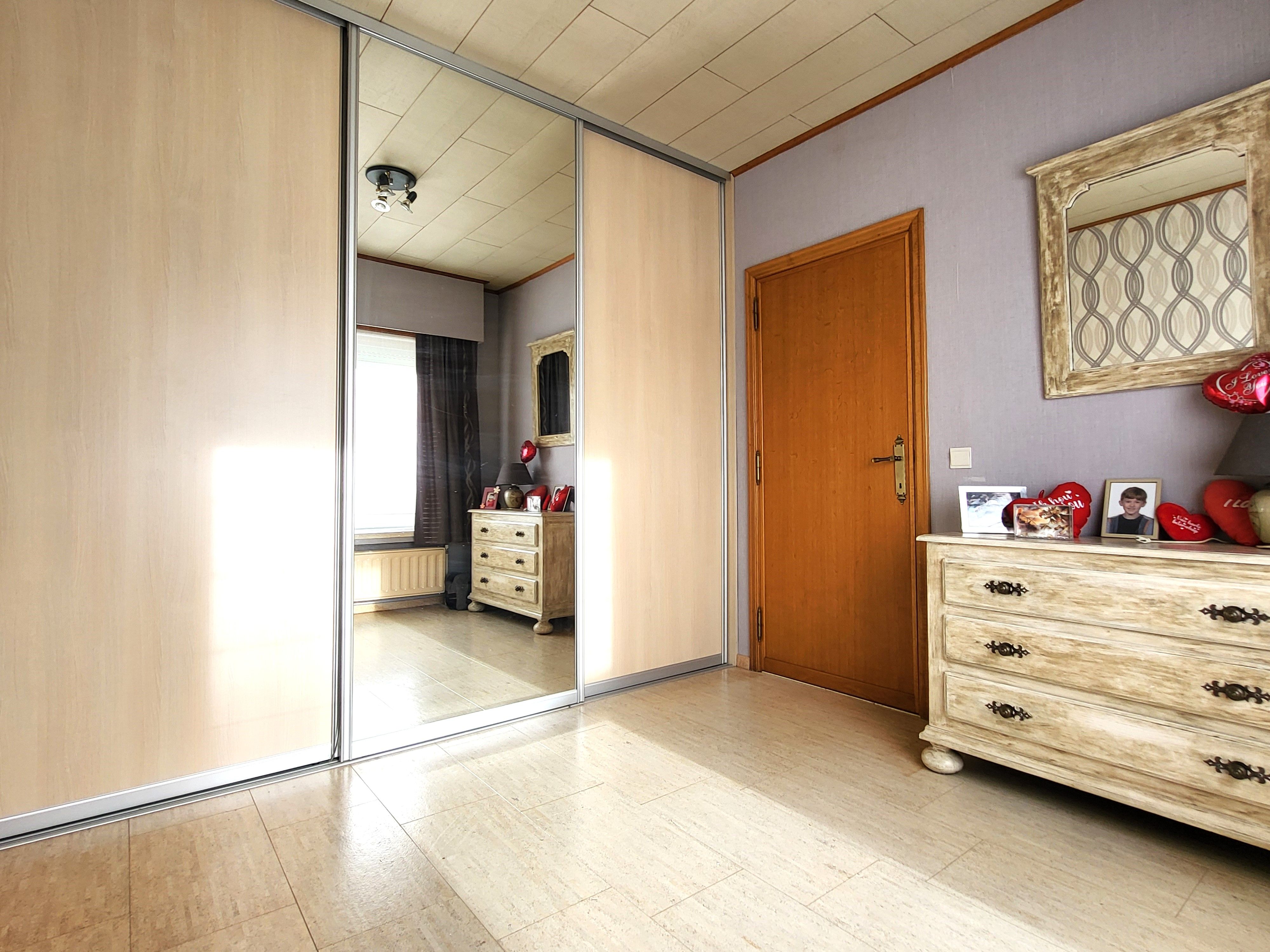 Instapklare villa op een perceel van 648 m² met dubbele garage, veranda en tuin.  foto 25