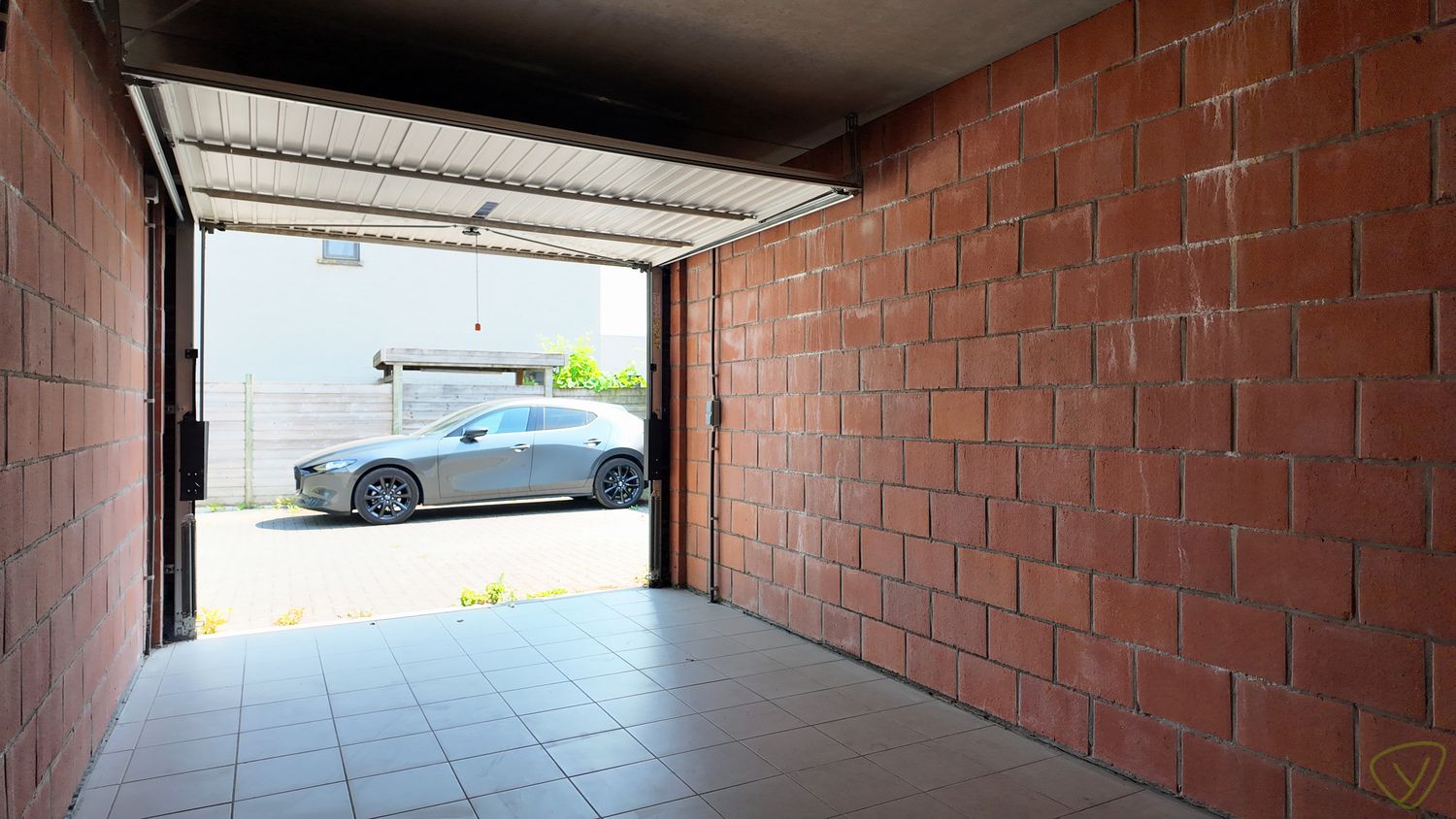 Instapklaar duplex-appartement met terras in het hart van Waarschoot! foto 24