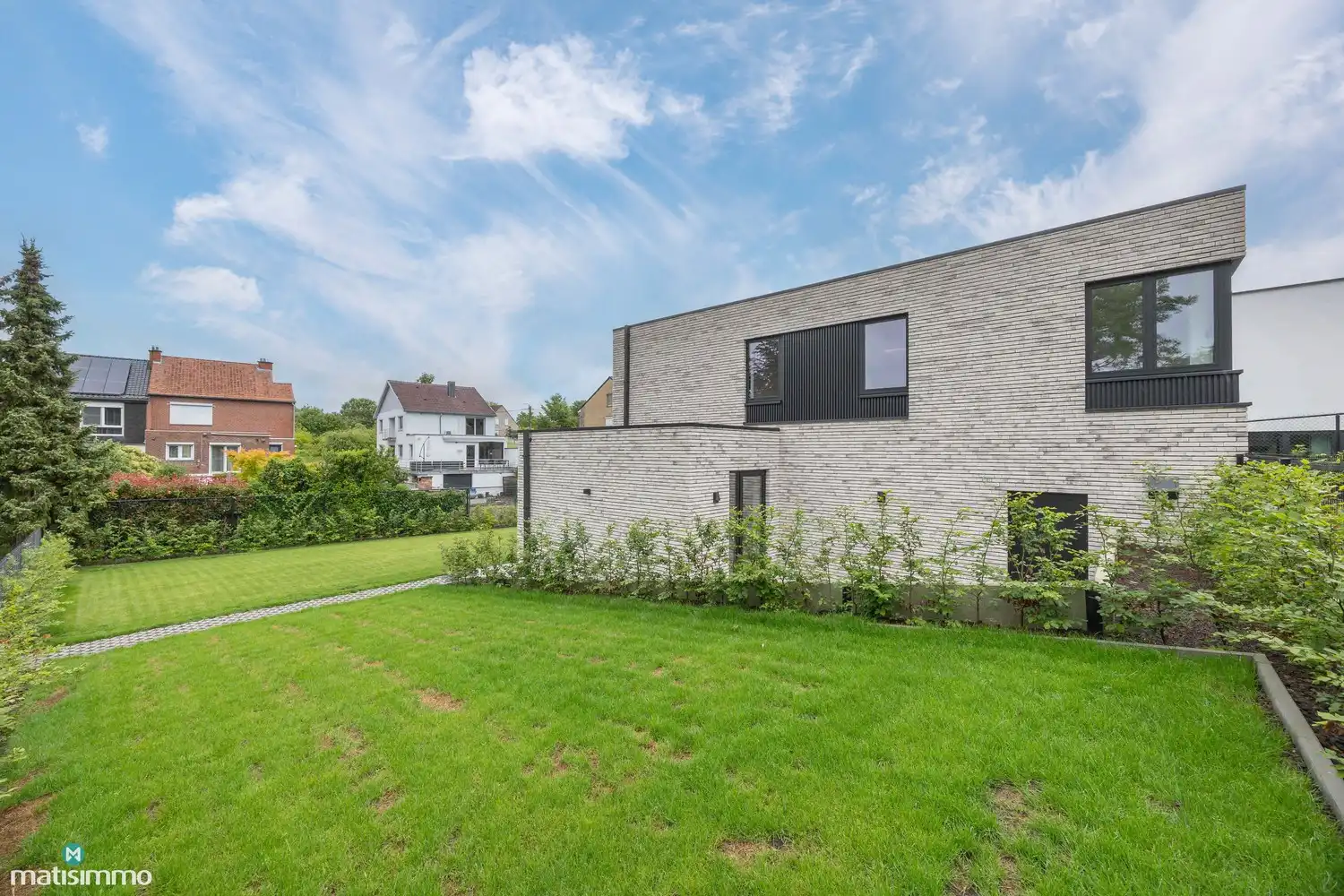 HOOGWAARDIG AFGEWERKTE NIEUWBOUWWONING MET DRIE SLAAPKAMERS EN TUIN (INCLUSIEF TUINONDERHOUD) TE RIEMST foto 22