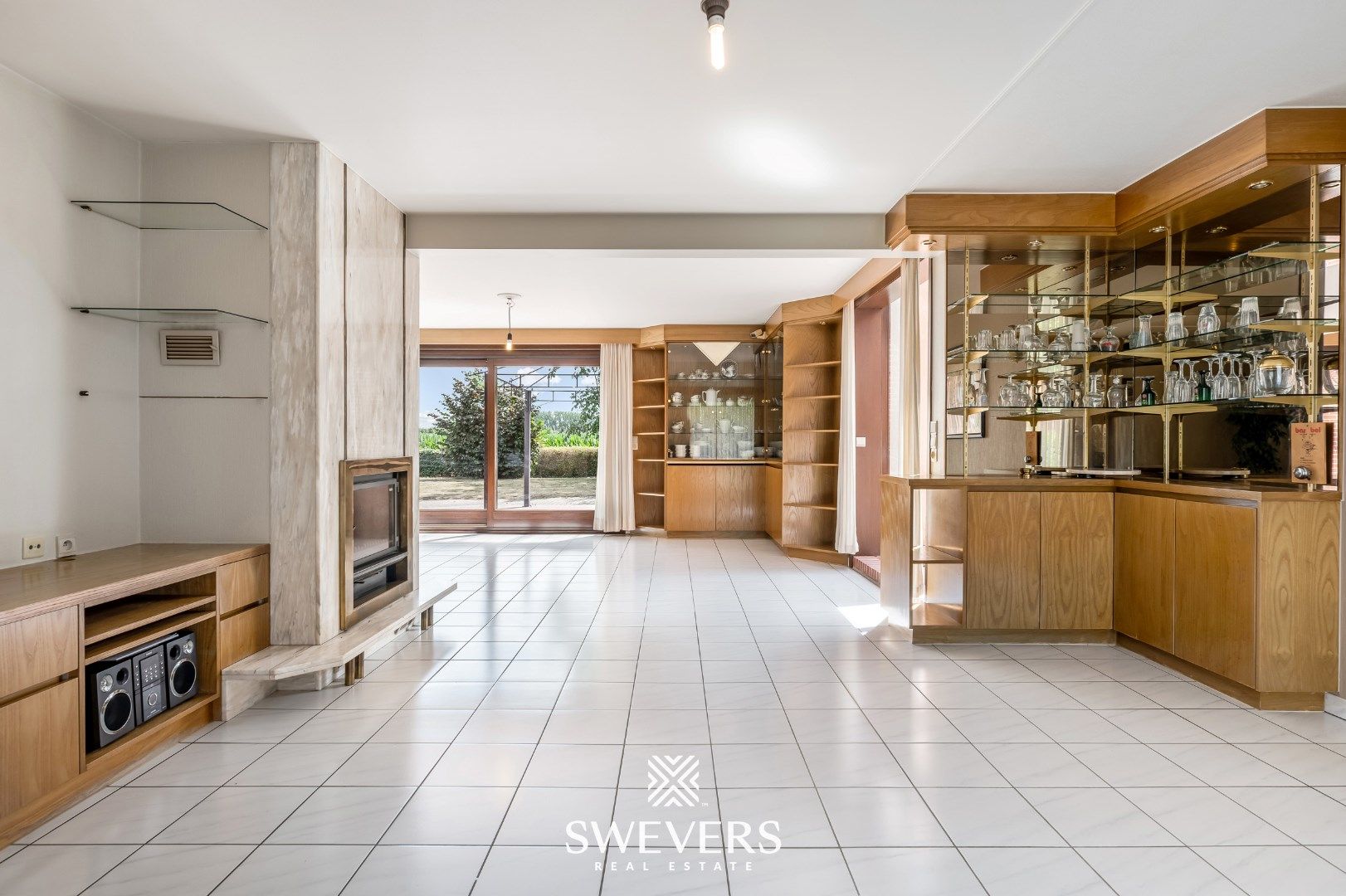 Moderne villa met magazijn op 18a 69ca foto 3
