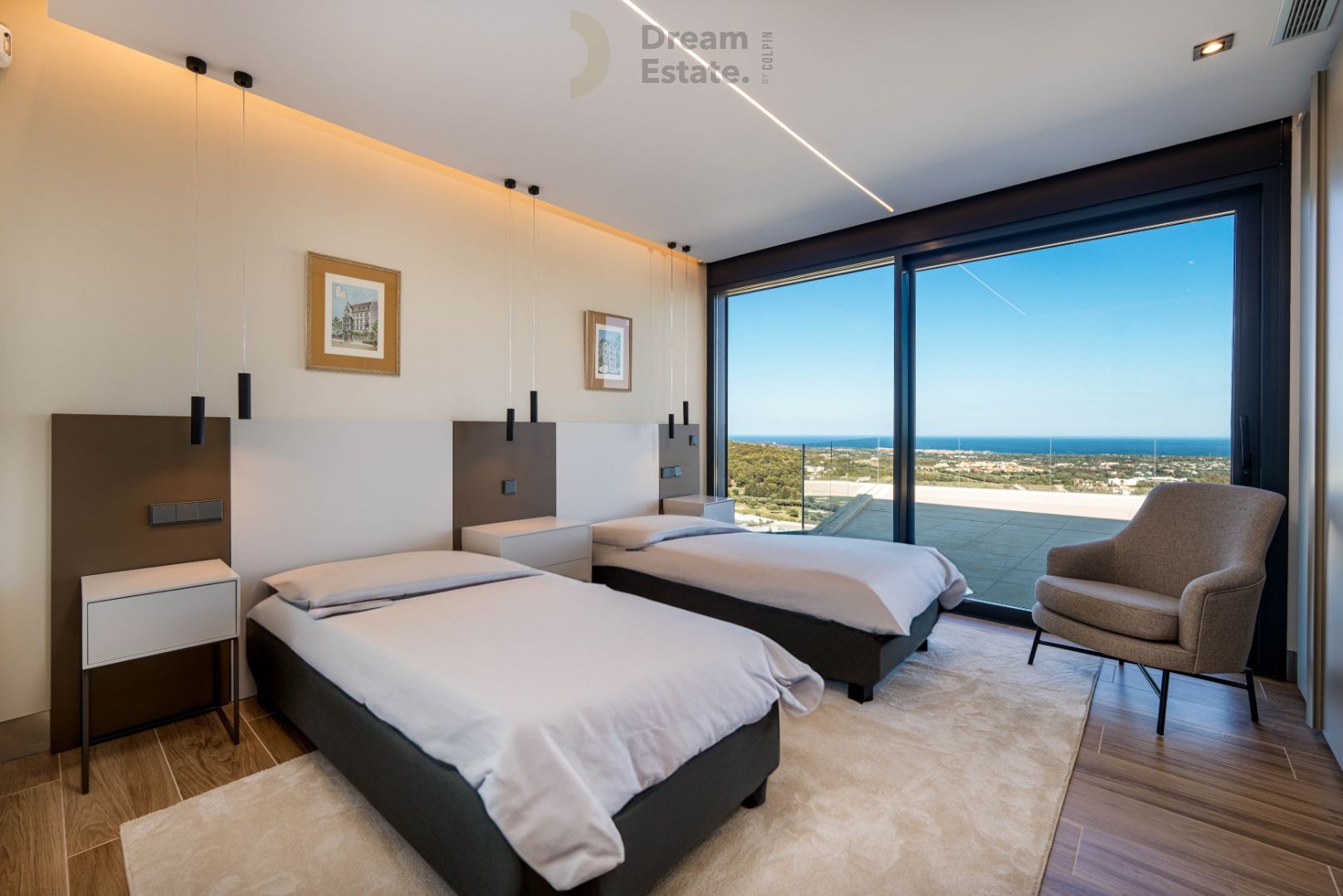 Tijdloze villa met panoramische zeezichten in het prestigieuze Sotogrande foto 6