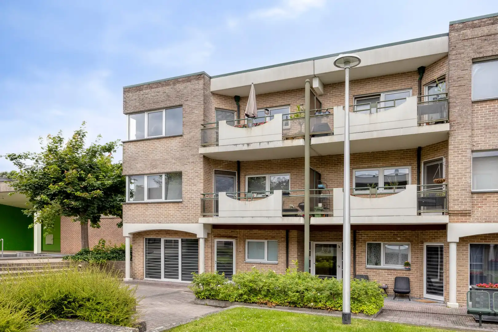 Te koop – Ruim appartement met 3 slaapkamers in het centrum van Zutendaal foto 2