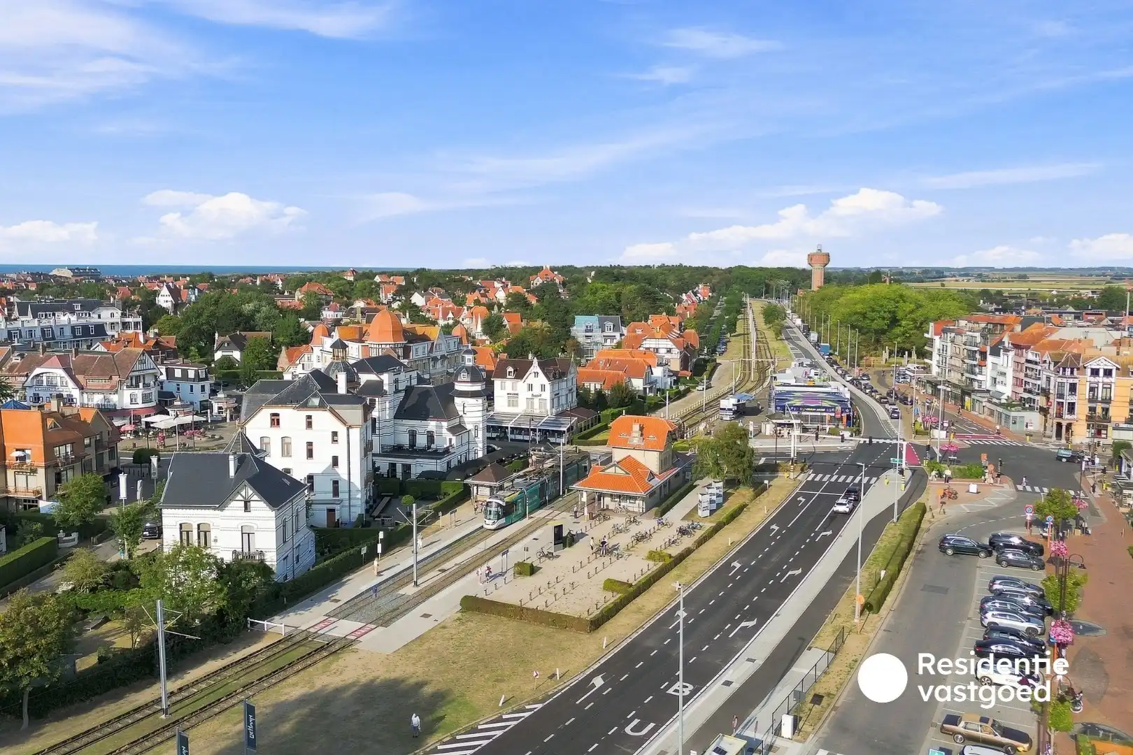 Wonen boven, ondernemen beneden: volledig gerenoveerd restaurant met luxueuze woonst in hartje De Haan foto 2