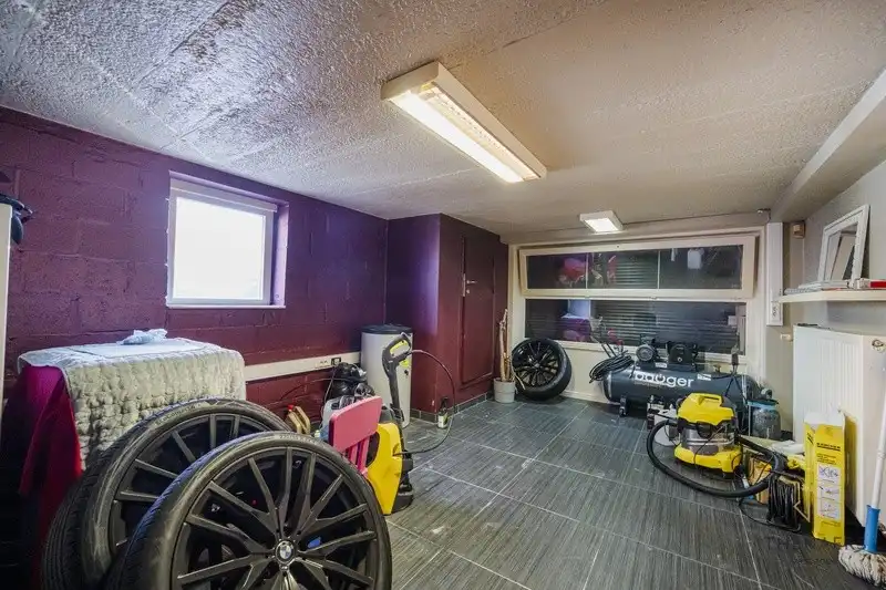 Ruime woning met tal van mogelijkheden op een strategische locatie in Sint-Truiden. foto 36