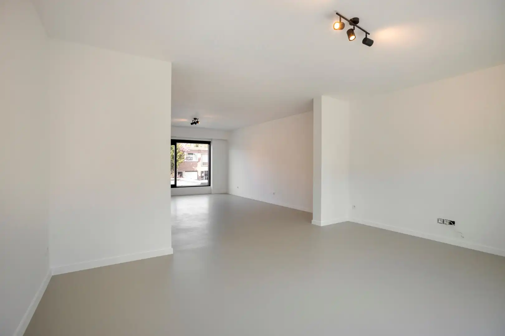 Gerenoveerd ruim en lichtrijk appartement met 2 slaapkamers en ruim terras - EPC label B foto 12