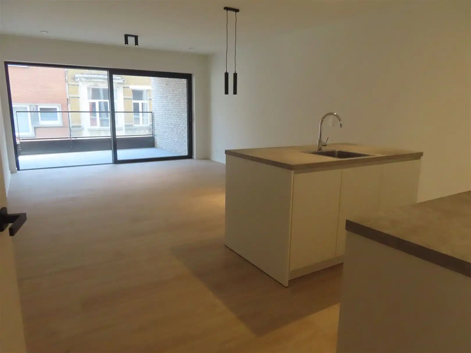Prachtig nieuwbouwappartement met 2slpk, 2 badk, terras & P foto {{pictureIndex}}