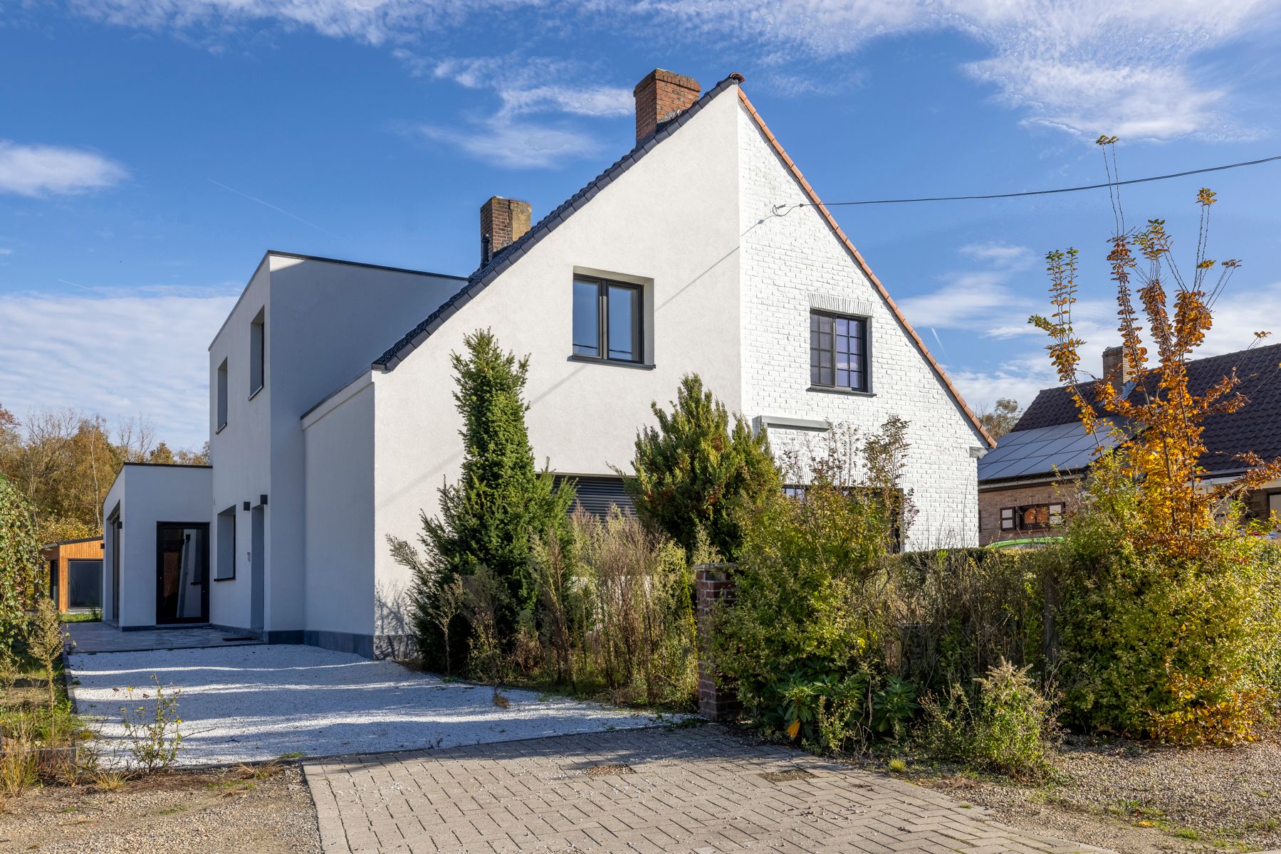 Prachtig vernieuwde woning met bijgebouw en tuin in Heusden foto {{pictureIndex}}
