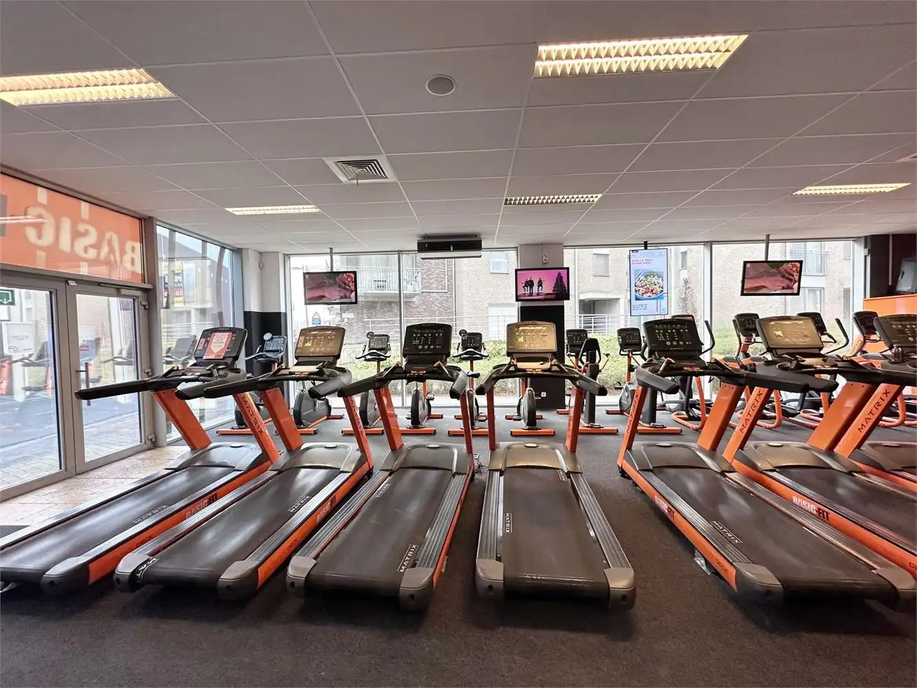 MODERN RUIM COMMERCIEEL GELIJKVLOERS NABIJ NINIA foto 8