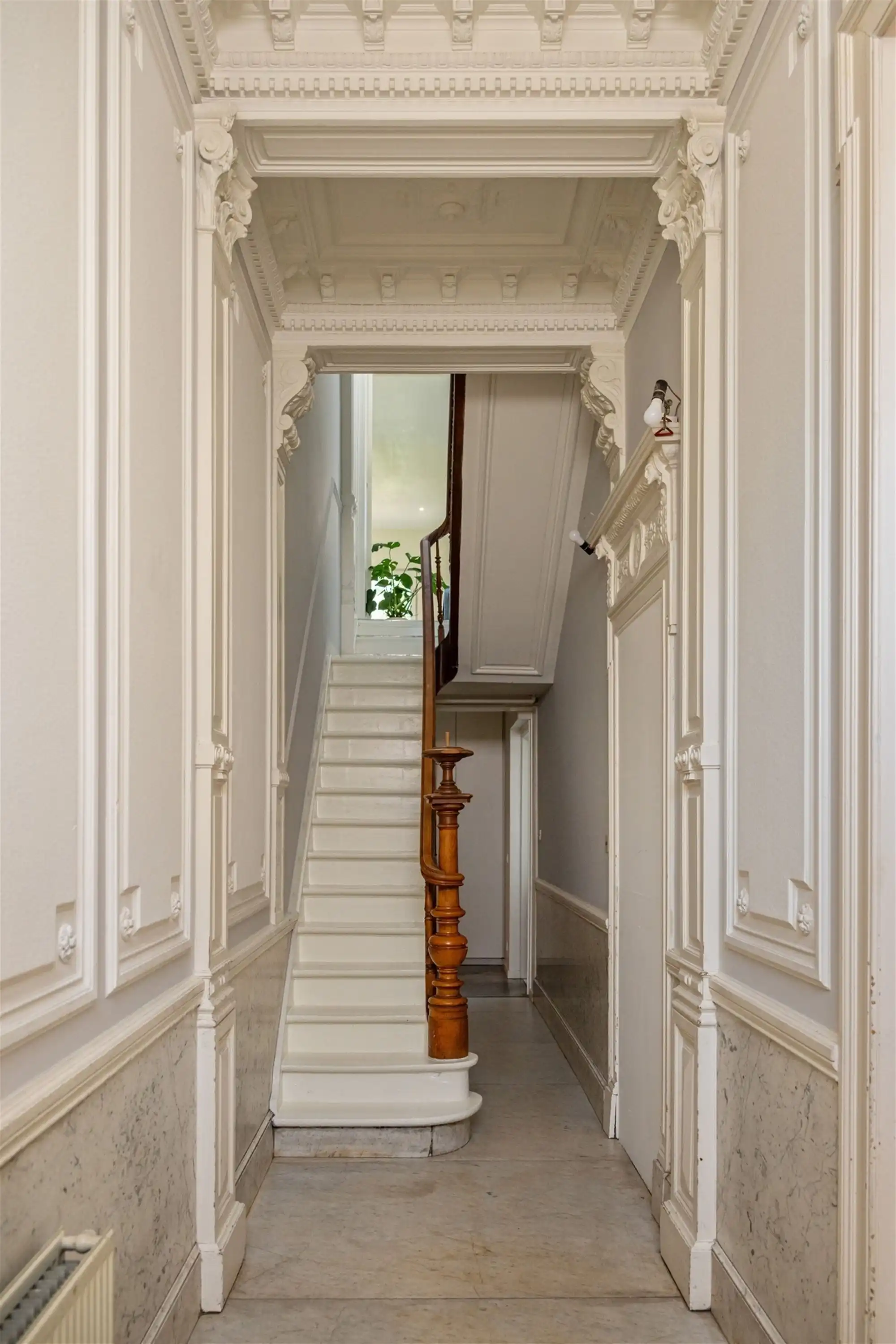 Statige neo-classicistische herenwoning met idyllische tuin foto 3