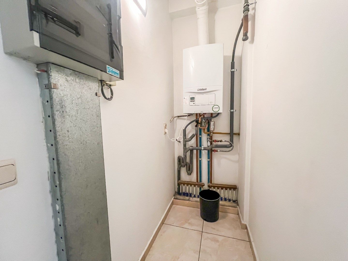  Ongemeubeld app. met parking gelegen op de Parmentierlaan in het centrum Knokke. foto 9