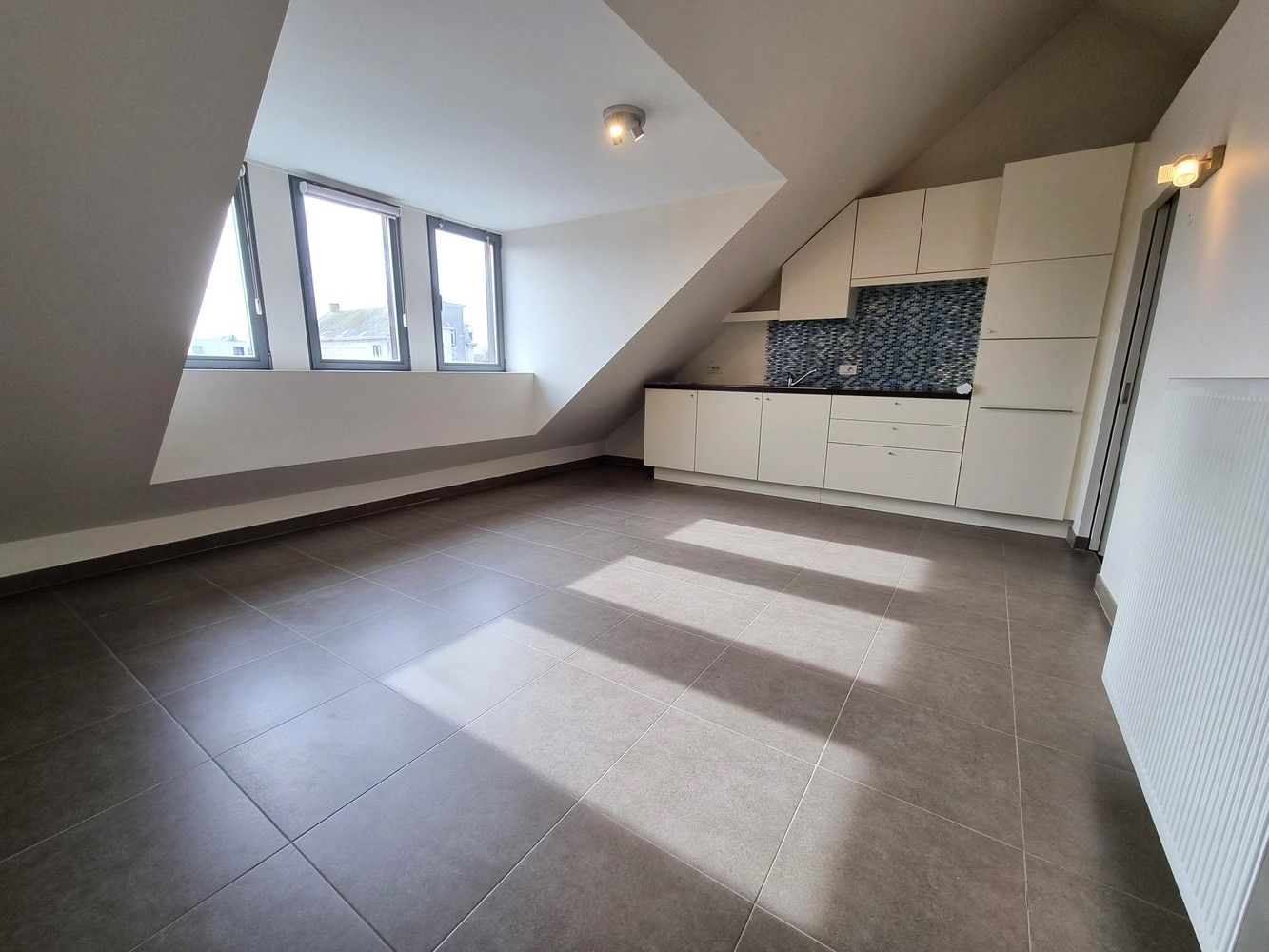 Dakappartement met 2 terrassen, 2 slaapkamers en garage staanplaats te centrum Itegem foto 4