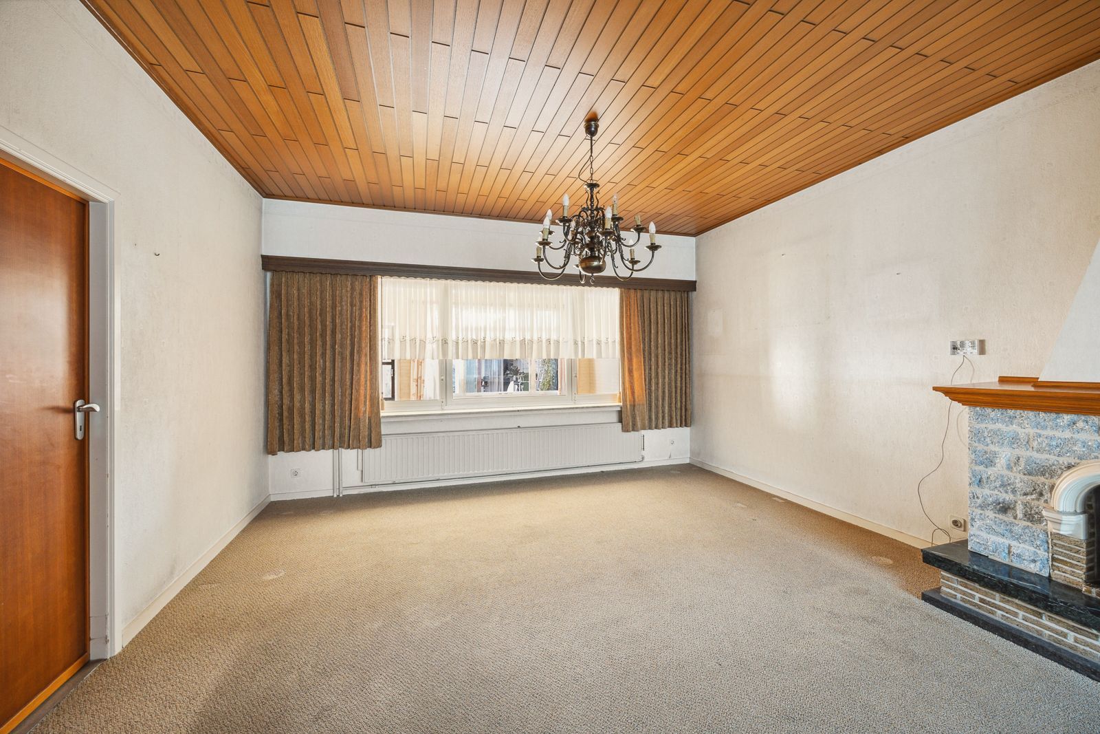 Ruime woning met renovatiepotentieel, garage en zuid tuin in Putte-Kapellen. foto 7